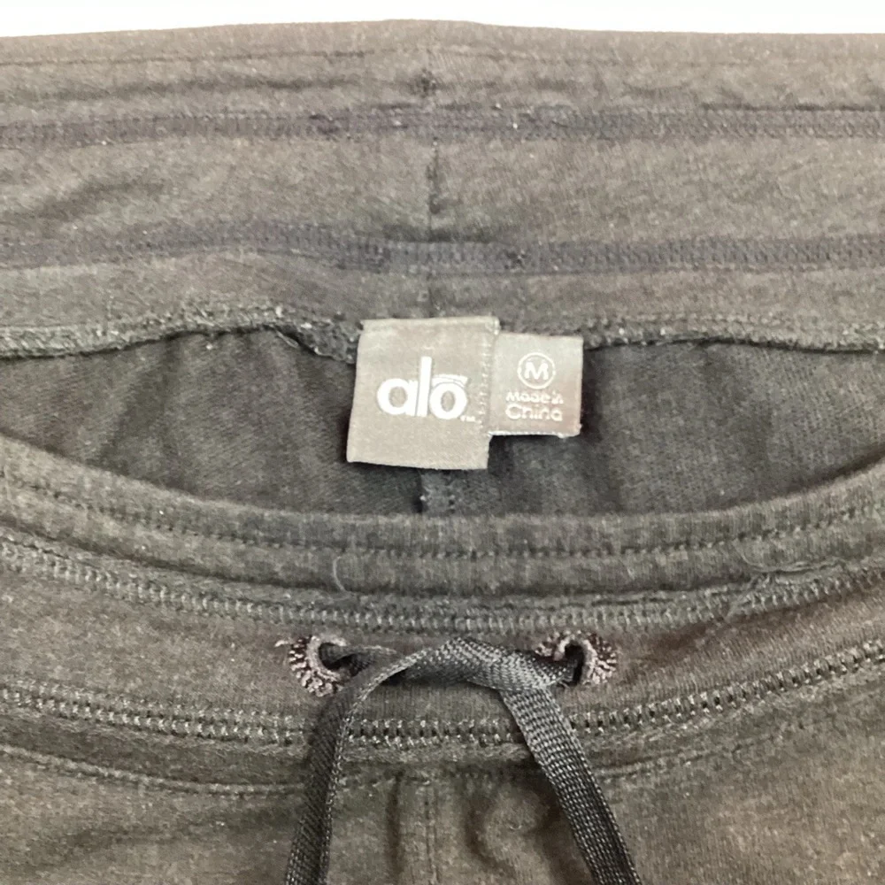 ALO Black Capri Jogger Straight Leg